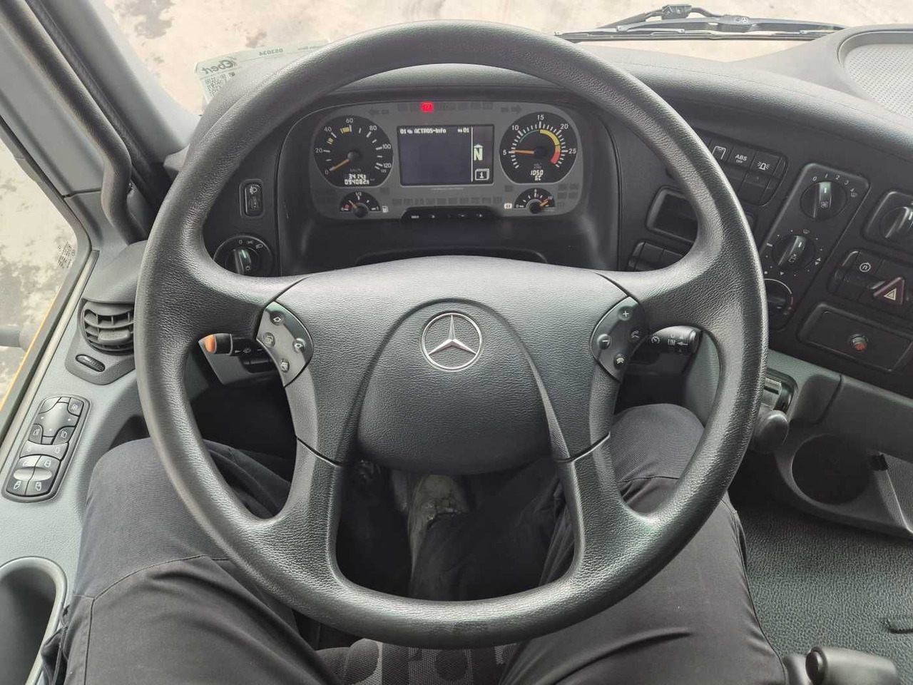 Leasing di  Mercedes-Benz Actros 2032 A 4x4 Bucher STKF 9500 Airport 30x Mercedes-Benz Actros 2032 A 4x4 Bucher STKF 9500 Airport 30x: foto 12