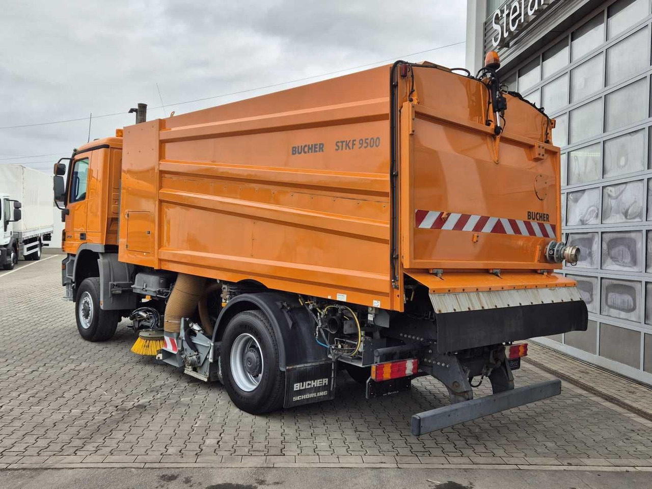 Leasing di  Mercedes-Benz Actros 2032 A 4x4 Bucher STKF 9500 Airport 30x Mercedes-Benz Actros 2032 A 4x4 Bucher STKF 9500 Airport 30x: foto 15