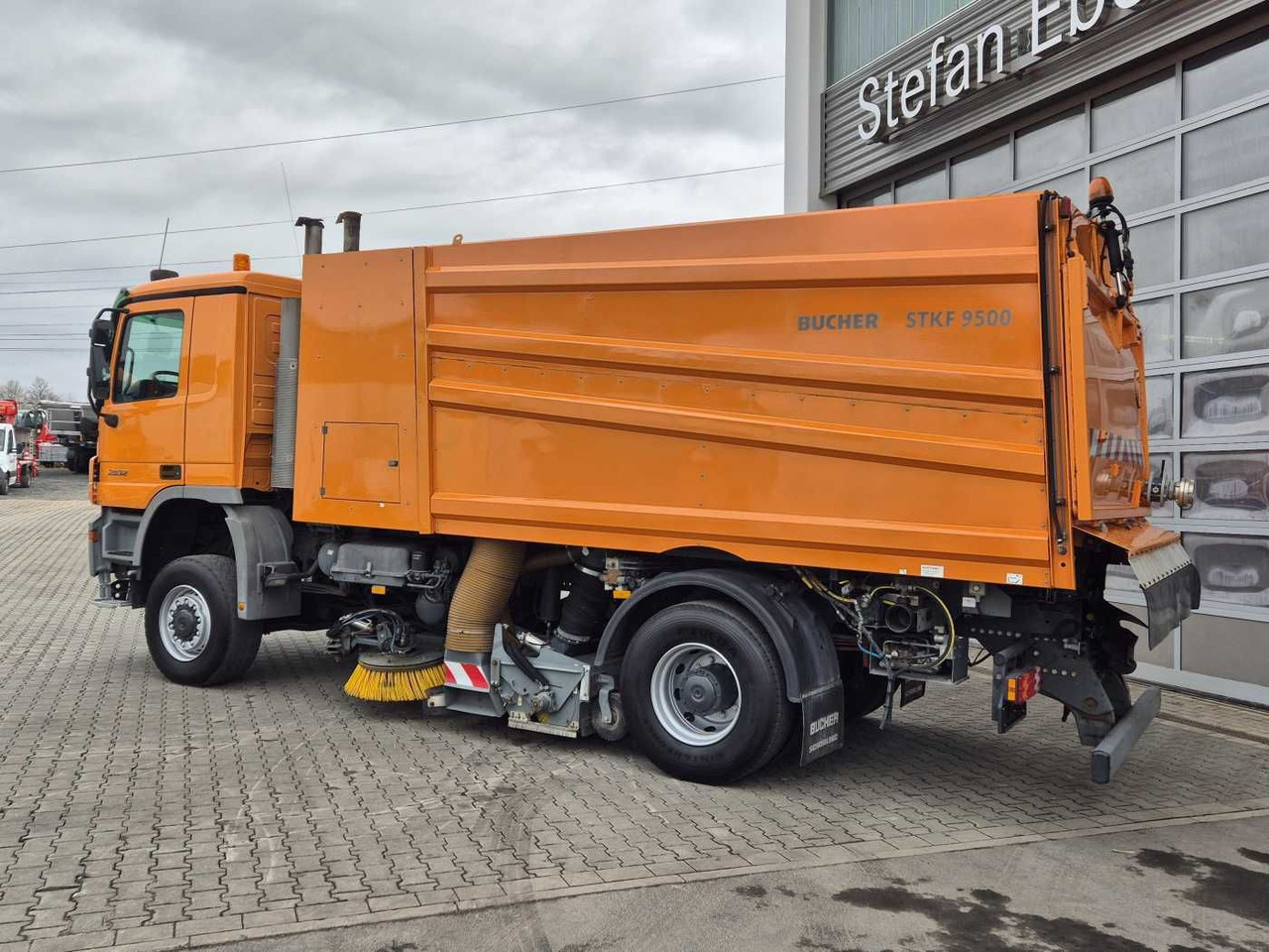 Leasing di  Mercedes-Benz Actros 2032 A 4x4 Bucher STKF 9500 Airport 30x Mercedes-Benz Actros 2032 A 4x4 Bucher STKF 9500 Airport 30x: foto 14
