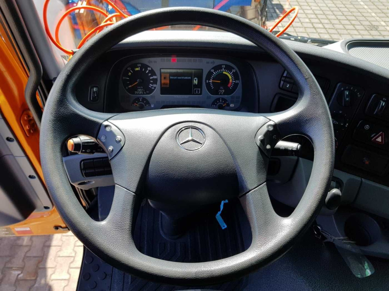 Spazzatrice stradale Mercedes-Benz Actros 2032 A 4x4 Bucher STKF 9500 Airport: foto 14 Spazzatrice stradale Mercedes-Benz Actros 2032 A 4x4 Bucher STKF 9500 Airport: foto 14