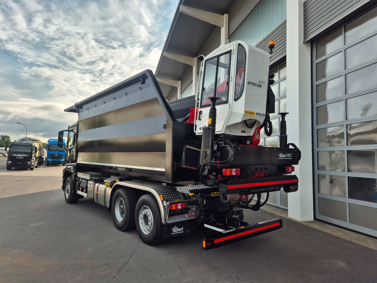 Mercedes-Benz Arocs 2751 6x2 HAD / Abroller EBERT Fällbox Q150 Mercedes-Benz Arocs 2751 6x2 HAD/ Abroller EBERT Forstbox Q150 - Autocarro scarrabile: foto 5 Mercedes-Benz Arocs 2751 6x2 HAD / Abroller EBERT Fällbox Q150 Mercedes-Benz Arocs 2751 6x2 HAD/ Abroller EBERT Forstbox Q150 - Autocarro scarrabile: foto 5