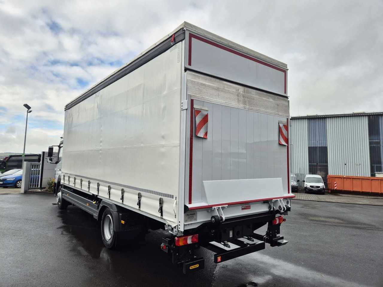Mercedes-Benz Atego 1527 L L-Haus LBW Palfinger 1.500kg 2 Bett - Camion centinato: foto 5 Mercedes-Benz Atego 1527 L L-Haus LBW Palfinger 1.500kg 2 Bett - Camion centinato: foto 5
