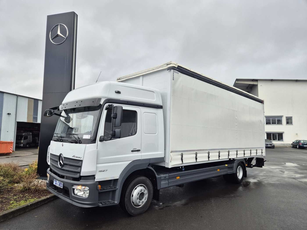 Mercedes-Benz Atego 1527 L L-Haus LBW Palfinger 1.500kg 2 Bett - Camion centinato: foto 1 Mercedes-Benz Atego 1527 L L-Haus LBW Palfinger 1.500kg 2 Bett - Camion centinato: foto 1