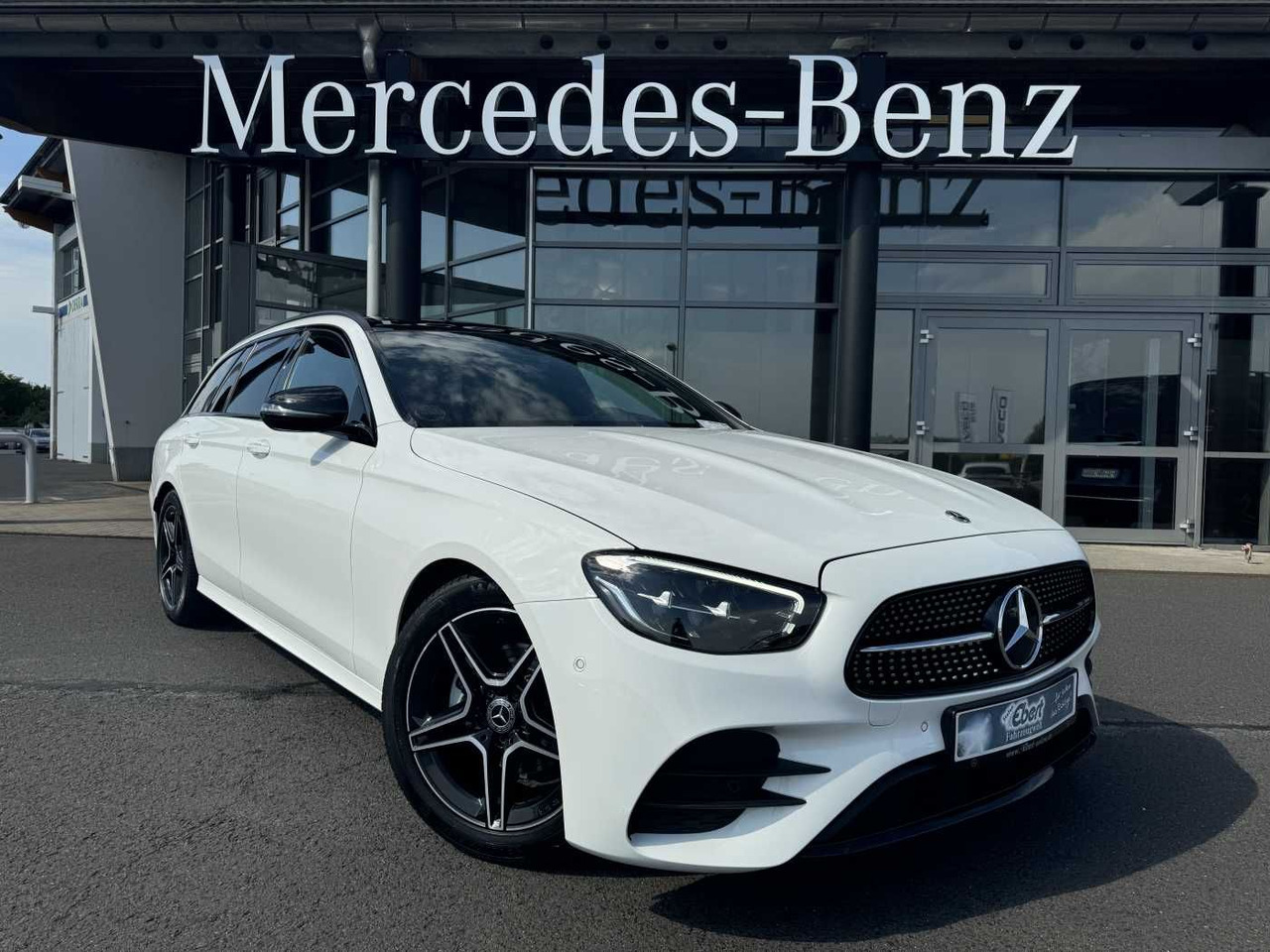 Mercedes-Benz E 220d T AMG+Pano+AHK+Night+TotW+ RKamera+Ambien - Autovettura: foto 1 Mercedes-Benz E 220d T AMG+Pano+AHK+Night+TotW+ RKamera+Ambien - Autovettura: foto 1