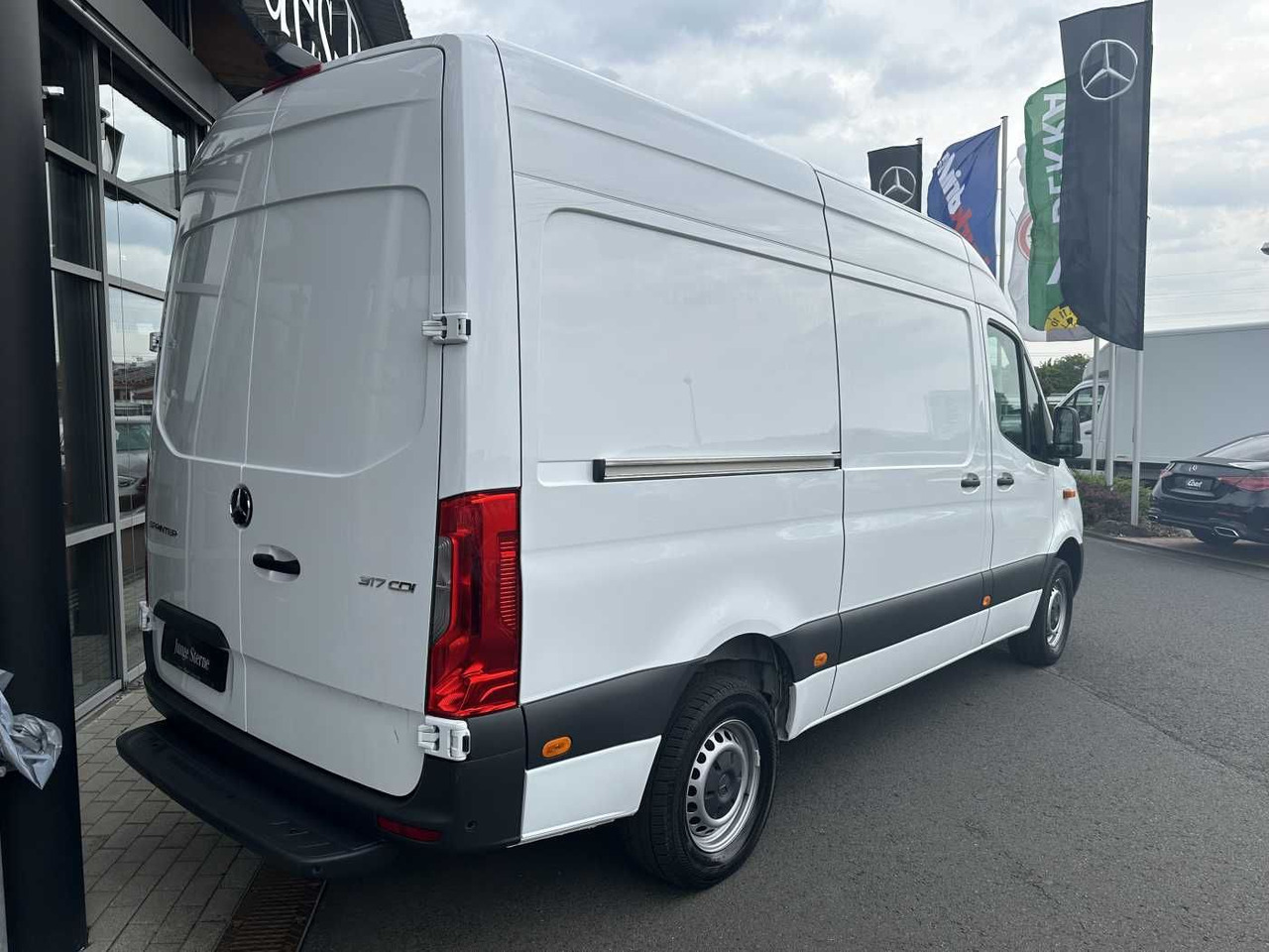 Mercedes-Benz Sprinter 317 CDI 3665 9G Klima 360 MBUX SHZ - Furgone chiuso: foto 4 Mercedes-Benz Sprinter 317 CDI 3665 9G Klima 360 MBUX SHZ - Furgone chiuso: foto 4