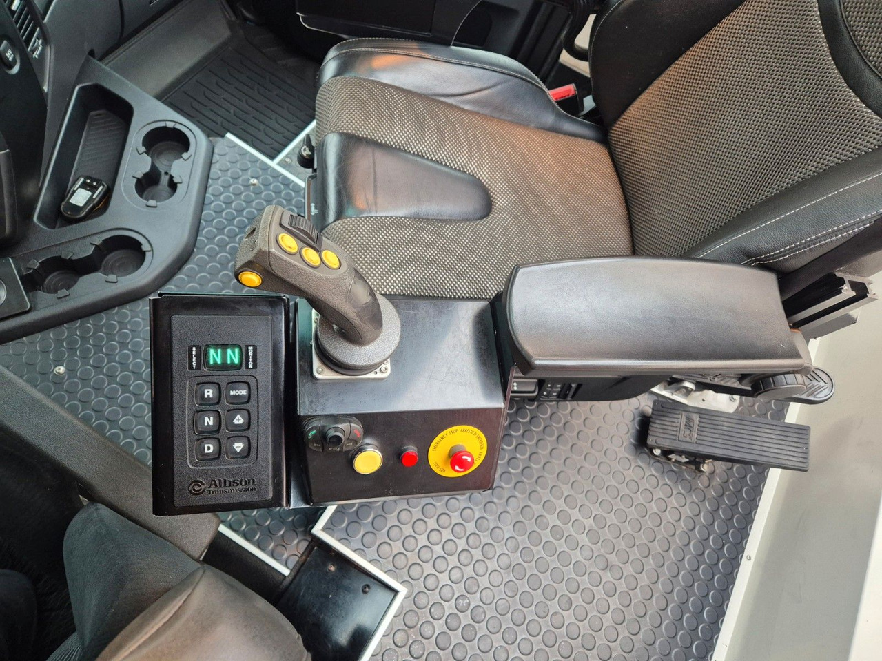 Camion con gru Mercedes-Benz TUROX 8x8 Eschlböck Biber 92 Holzhacker / 1.512h: foto 22 Camion con gru Mercedes-Benz TUROX 8x8 Eschlböck Biber 92 Holzhacker / 1.512h: foto 22