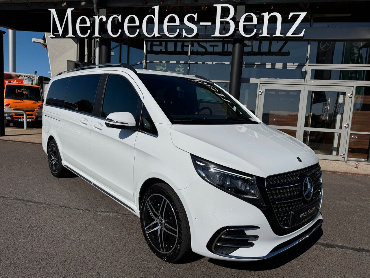 Mercedes-Benz V 300 d 4MATIC EXCLUSIVE AMG Tische AHK2,5to - Station wagon: foto 1 Mercedes-Benz V 300 d 4MATIC EXCLUSIVE AMG Tische AHK2,5to - Station wagon: foto 1