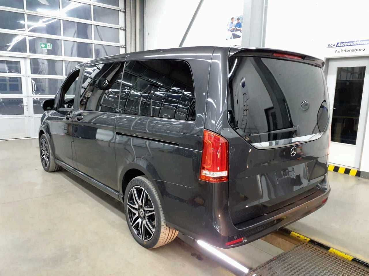 Mercedes-Benz V 300 d EDITION AMG AHK Tisch Leder ILS 7Sitze - Autovettura: foto 4 Mercedes-Benz V 300 d EDITION AMG AHK Tisch Leder ILS 7Sitze - Autovettura: foto 4
