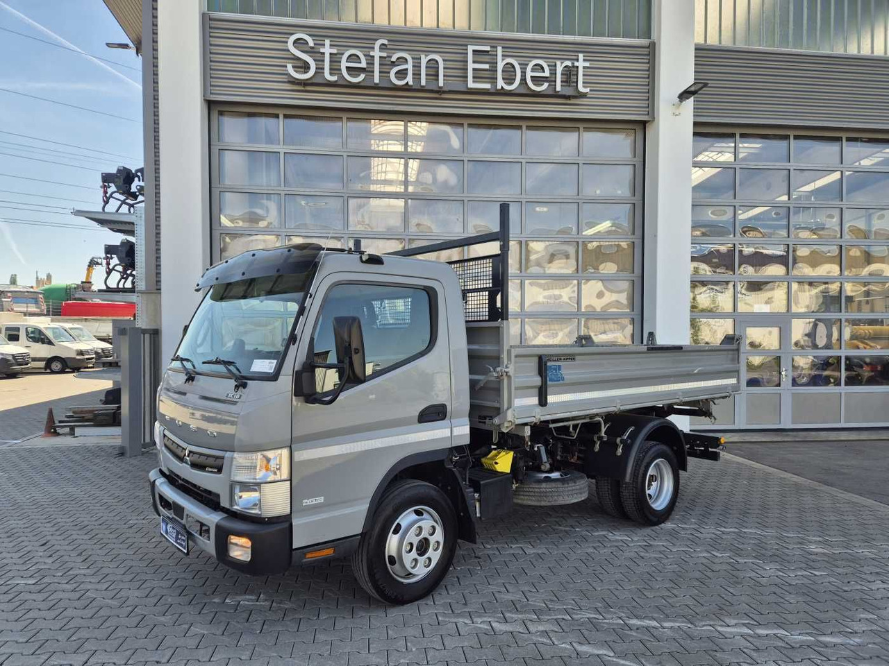 Mitsubishi Fuso Canter 7C18 4x2 Meiller-Kipper Klima AHK - Furgone ribaltabile: foto 4 Mitsubishi Fuso Canter 7C18 4x2 Meiller-Kipper Klima AHK - Furgone ribaltabile: foto 4