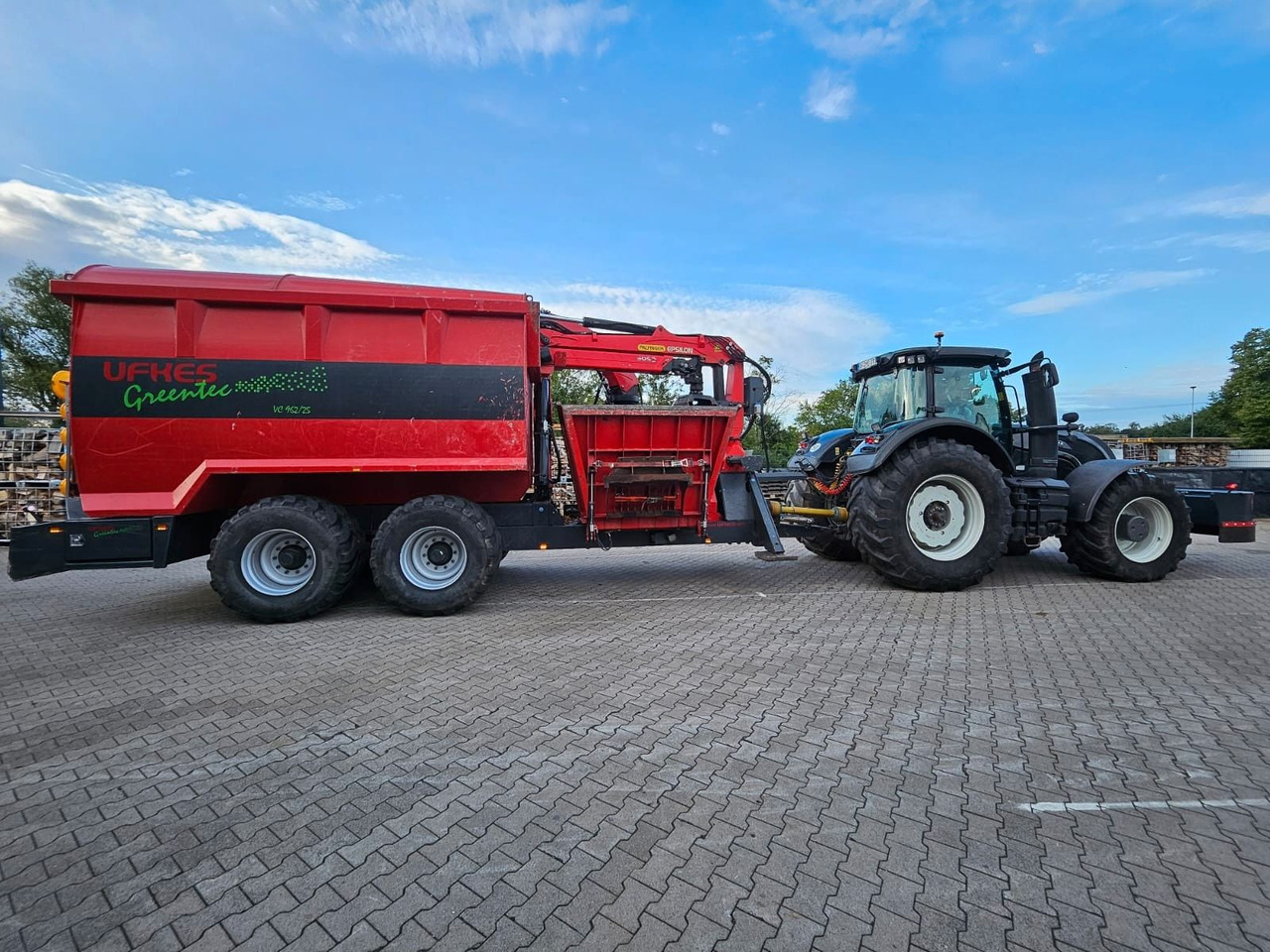 Valtra S374 / nur: 1.980h! / 06.2017 / Holzhacker - Cippatrice: foto 1 Valtra S374 / nur: 1.980h! / 06.2017 / Holzhacker - Cippatrice: foto 1