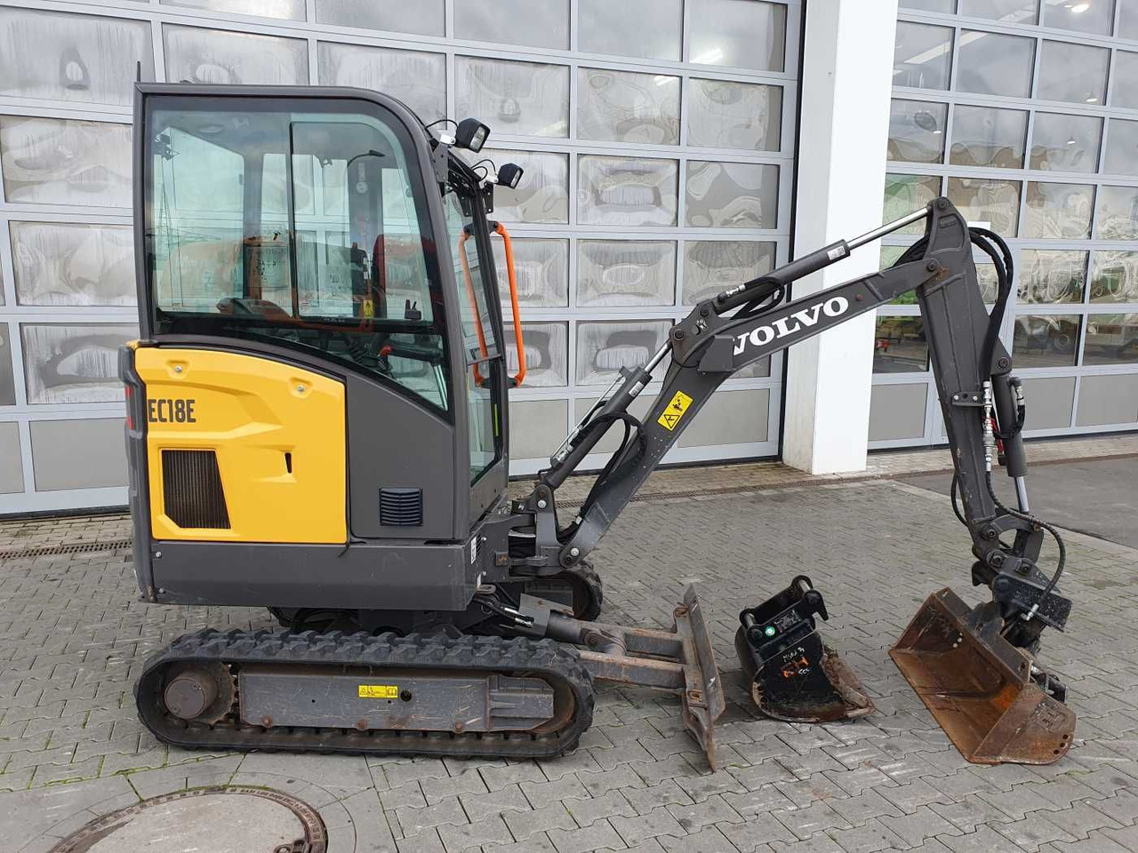 Volvo EC18E / nur 415h! / MS01 / 2021 / inkl 2x Löffel - Miniescavatore: foto 2 Volvo EC18E / nur 415h! / MS01 / 2021 / inkl 2x Löffel - Miniescavatore: foto 2