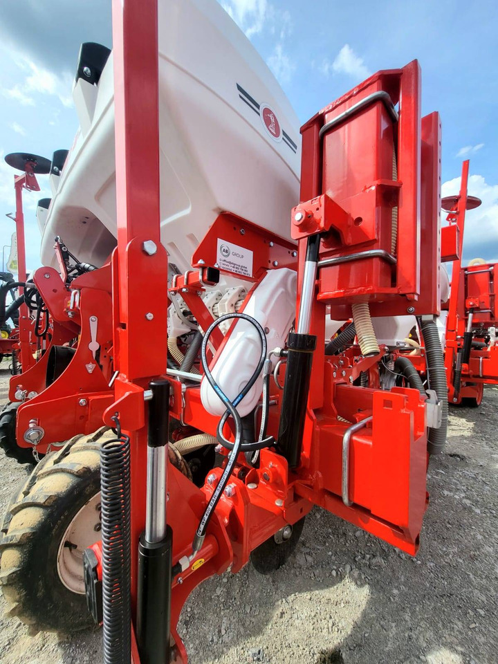 Ozdoken six-row pneumatic precision seeder, VPKT-DG6, PVC fertiliser tank - on stock - Seminatrice di precisione: foto 4 Ozdoken six-row pneumatic precision seeder, VPKT-DG6, PVC fertiliser tank - on stock - Seminatrice di precisione: foto 4