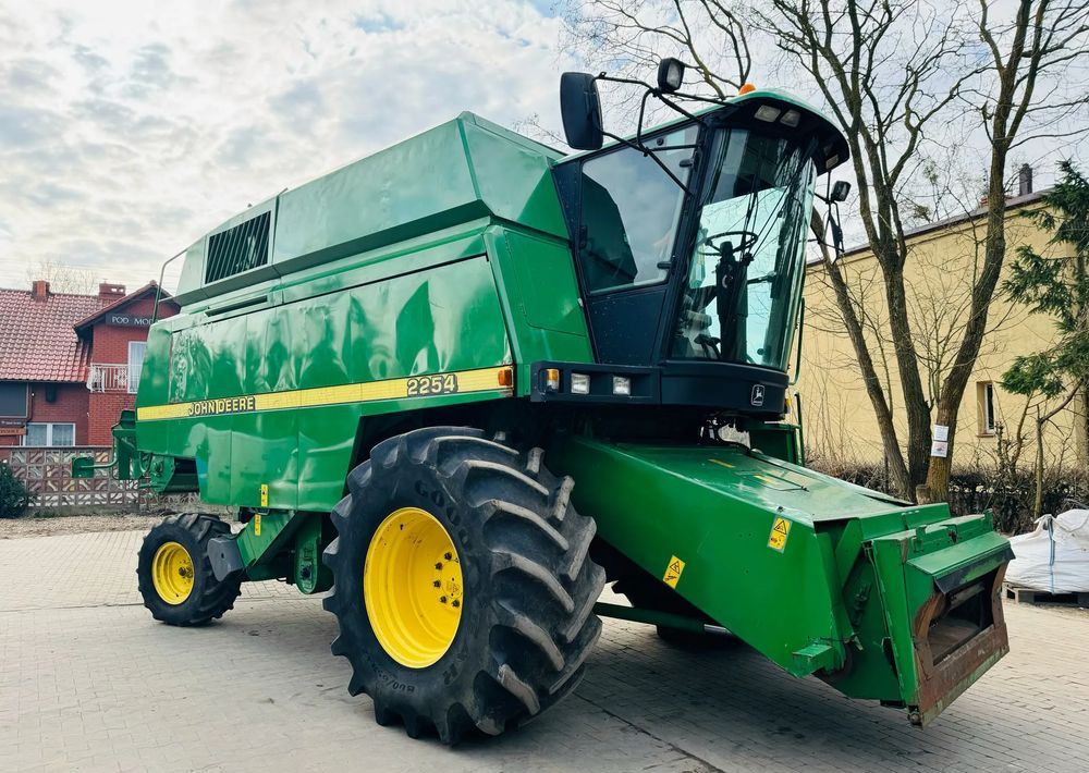 John Deere 2254 - Mietitrebbia: foto 2 John Deere 2254 - Mietitrebbia: foto 2