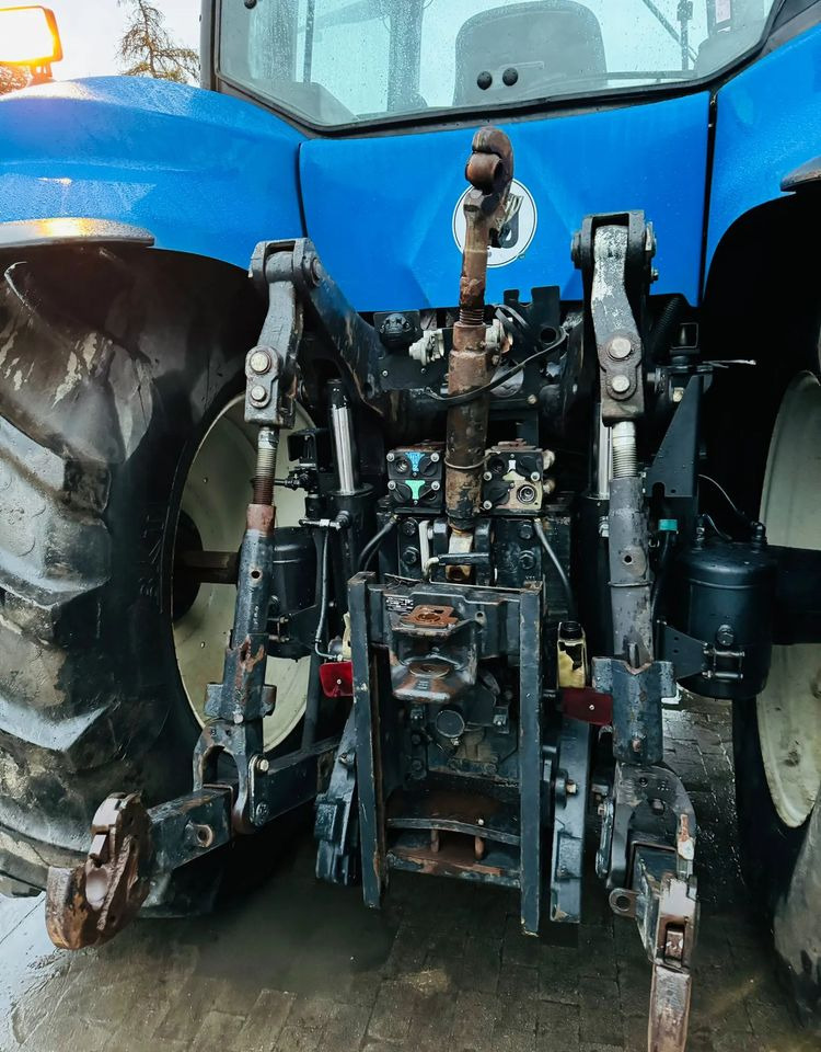 New Holland T8020 - Trattore: foto 4 New Holland T8020 - Trattore: foto 4