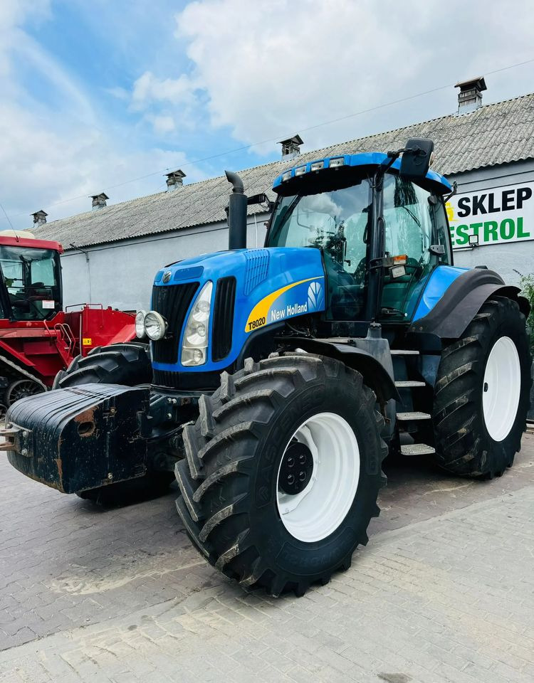 New Holland T8020 - Trattore: foto 1 New Holland T8020 - Trattore: foto 1