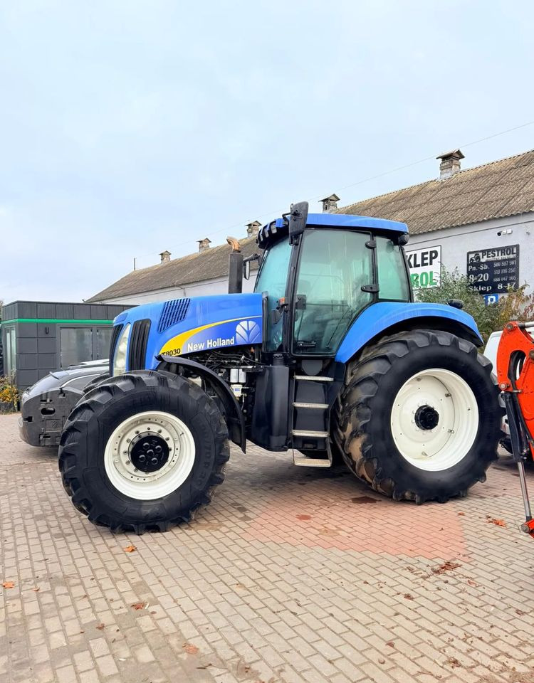 New Holland T8030 - Trattore: foto 5 New Holland T8030 - Trattore: foto 5