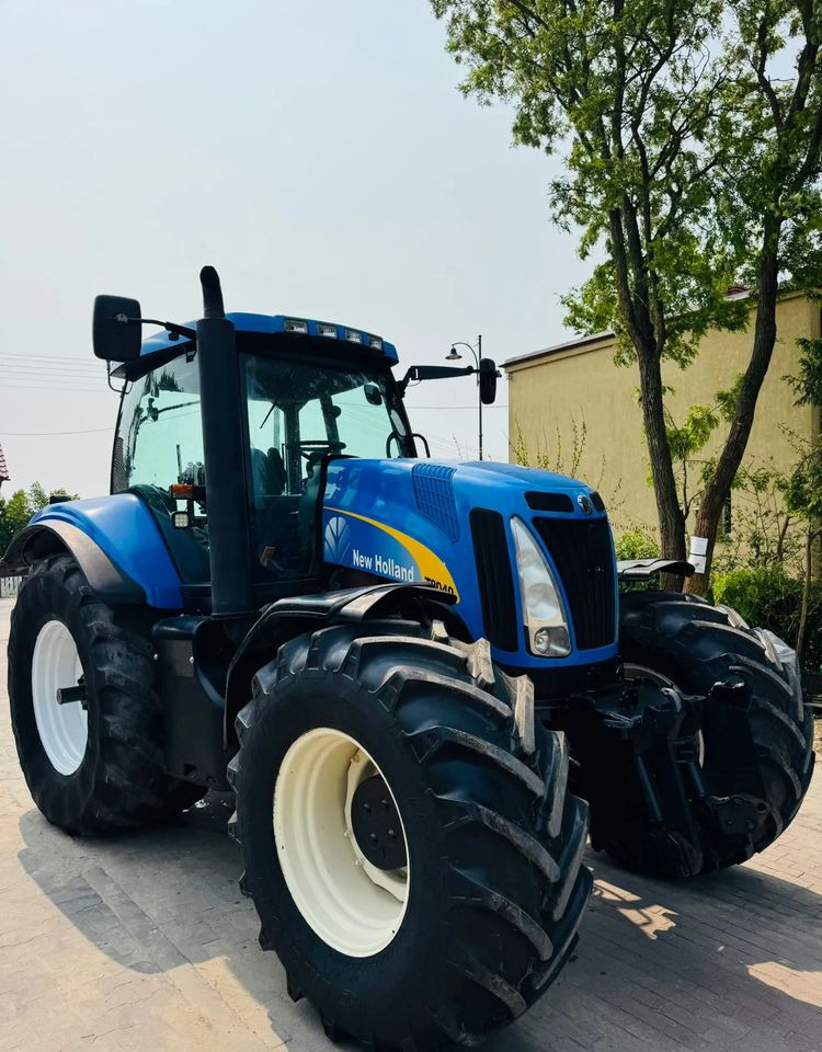 New Holland T8040 - Trattore: foto 1 New Holland T8040 - Trattore: foto 1