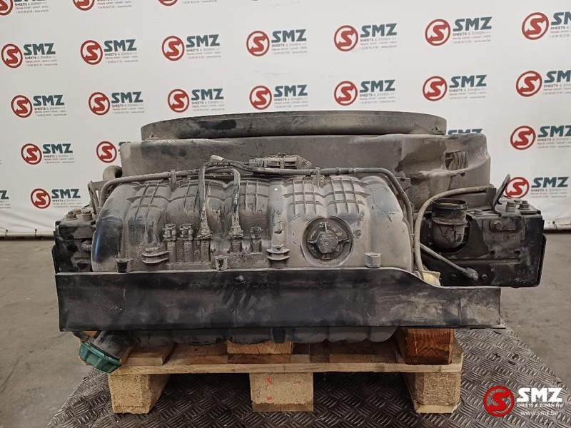 MAN Occ radiator + expansievat MAN - Radiatore per Camion: foto 4 MAN Occ radiator + expansievat MAN - Radiatore per Camion: foto 4