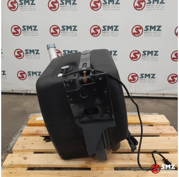 Mercedes-Benz Occ AdBluetank 85L + AdBlueniveausensor Mercedes - Sistema di alimentazione per Camion: foto 3 Mercedes-Benz Occ AdBluetank 85L + AdBlueniveausensor Mercedes - Sistema di alimentazione per Camion: foto 3