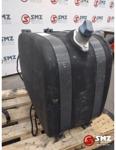 Mercedes-Benz Occ AdBluetank 95L Mercedes Actros MP3 A9304701415 - Sistema di alimentazione per Camion: foto 1 Mercedes-Benz Occ AdBluetank 95L Mercedes Actros MP3 A9304701415 - Sistema di alimentazione per Camion: foto 1