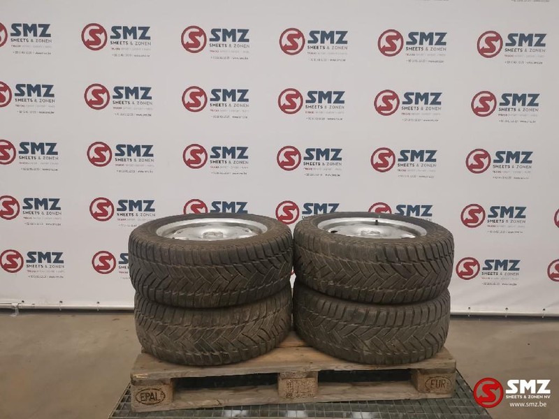 Mercedes-Benz Occ Band Dunlop M+S met velg 225/55R16 95H - Pneumatico per Camion: foto 1 Mercedes-Benz Occ Band Dunlop M+S met velg 225/55R16 95H - Pneumatico per Camion: foto 1