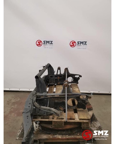 Mercedes-Benz Occ Bumperbalk vooraan met steunen Atego 1828 - Paraurto per Camion: foto 2 Mercedes-Benz Occ Bumperbalk vooraan met steunen Atego 1828 - Paraurto per Camion: foto 2