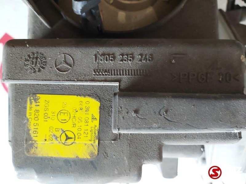 Mercedes-Benz Occ Koplamp links met steun Mercedes Actros MP1 - Fanale per Camion: foto 2 Mercedes-Benz Occ Koplamp links met steun Mercedes Actros MP1 - Fanale per Camion: foto 2