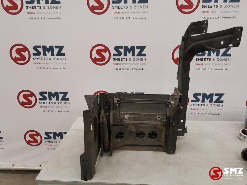 Mercedes-Benz Occ onderste opstapbak links Actros MP2 - Gradino sottoscocca per Camion: foto 2 Mercedes-Benz Occ onderste opstapbak links Actros MP2 - Gradino sottoscocca per Camion: foto 2