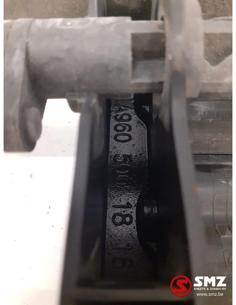 Mercedes-Benz Occ ventilatorkap Mercedes - Griglia radiatore per Camion: foto 5 Mercedes-Benz Occ ventilatorkap Mercedes - Griglia radiatore per Camion: foto 5