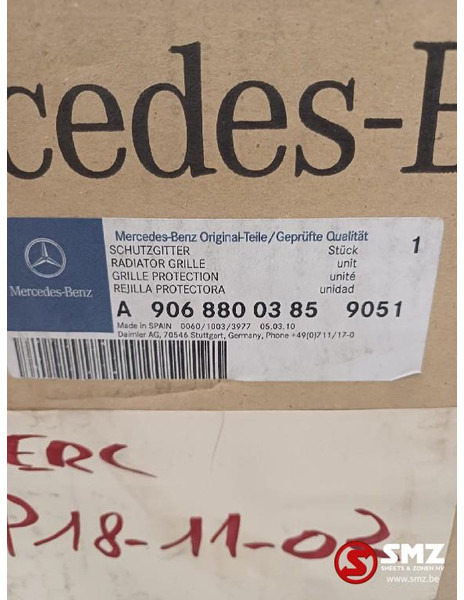 Mercedes-Benz Radiator grille mercedes - Griglia radiatore per Camion: foto 4 Mercedes-Benz Radiator grille mercedes - Griglia radiatore per Camion: foto 4