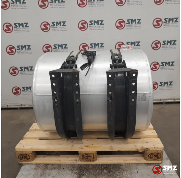Renault Occ brandstoftank 360L + brandstofniveausensor Ren - Serbatoio carburante per Camion: foto 2 Renault Occ brandstoftank 360L + brandstofniveausensor Ren - Serbatoio carburante per Camion: foto 2