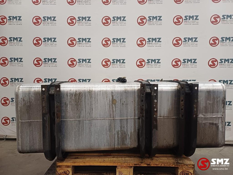 Renault Occ brandstoftank 735L Renault - Serbatoio carburante per Camion: foto 2 Renault Occ brandstoftank 735L Renault - Serbatoio carburante per Camion: foto 2