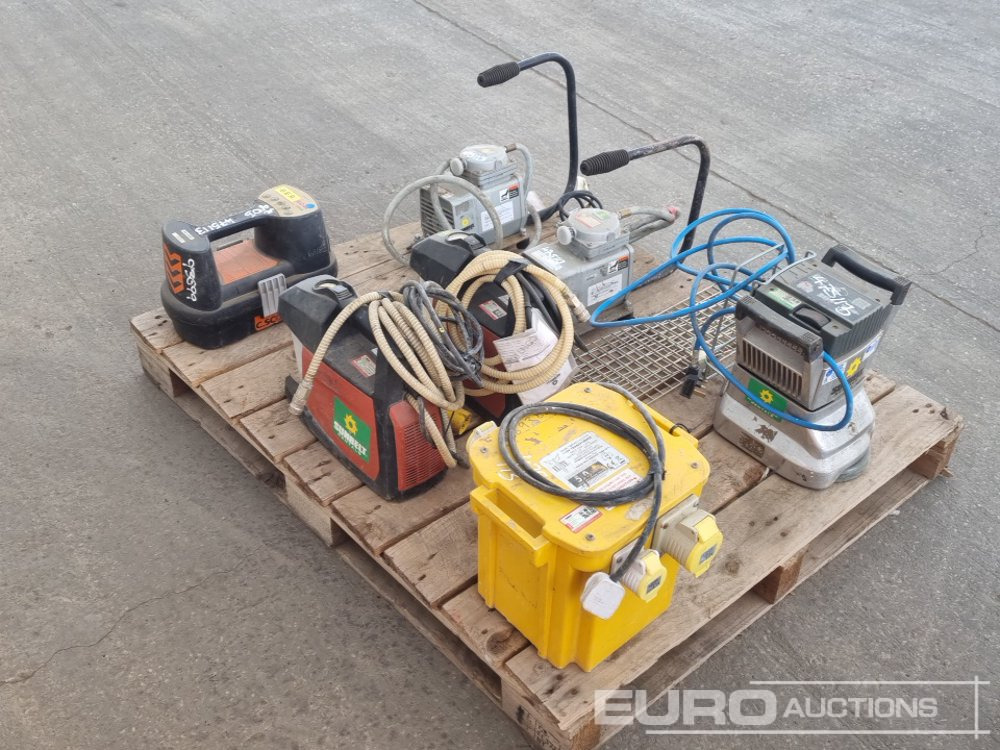 110Volt Transformer, 110Volt Vacuum Pump (4 of), 110Volt Hand Held Floor Sander, Cable Avoidance Tool Signal Detector - Attrezzatura da costruzione: foto 4 110Volt Transformer, 110Volt Vacuum Pump (4 of), 110Volt Hand Held Floor Sander, Cable Avoidance Tool Signal Detector - Attrezzatura da costruzione: foto 4