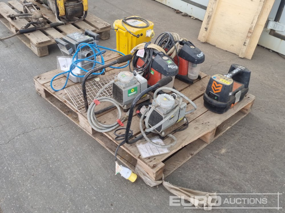 110Volt Transformer, 110Volt Vacuum Pump (4 of), 110Volt Hand Held Floor Sander, Cable Avoidance Tool Signal Detector - Attrezzatura da costruzione: foto 2 110Volt Transformer, 110Volt Vacuum Pump (4 of), 110Volt Hand Held Floor Sander, Cable Avoidance Tool Signal Detector - Attrezzatura da costruzione: foto 2