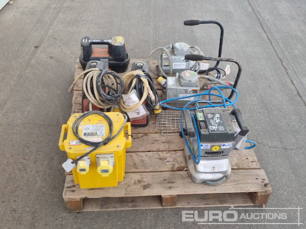 110Volt Transformer, 110Volt Vacuum Pump (4 of), 110Volt Hand Held Floor Sander, Cable Avoidance Tool Signal Detector - Attrezzatura da costruzione: foto 5 110Volt Transformer, 110Volt Vacuum Pump (4 of), 110Volt Hand Held Floor Sander, Cable Avoidance Tool Signal Detector - Attrezzatura da costruzione: foto 5