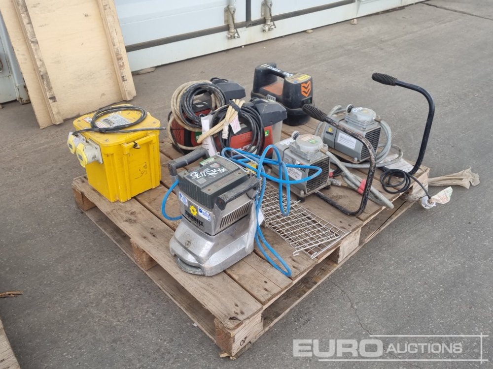 110Volt Transformer, 110Volt Vacuum Pump (4 of), 110Volt Hand Held Floor Sander, Cable Avoidance Tool Signal Detector - Attrezzatura da costruzione: foto 1 110Volt Transformer, 110Volt Vacuum Pump (4 of), 110Volt Hand Held Floor Sander, Cable Avoidance Tool Signal Detector - Attrezzatura da costruzione: foto 1