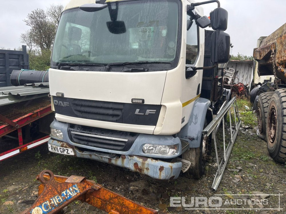 2011 DAF LF55-220 - Autocarro con pianale/ Cassone fisso: foto 1 2011 DAF LF55-220 - Autocarro con pianale/ Cassone fisso: foto 1