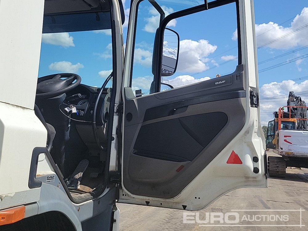 Autocarro con pianale/ Cassone fisso 2013 DAF CF65.300: foto 20