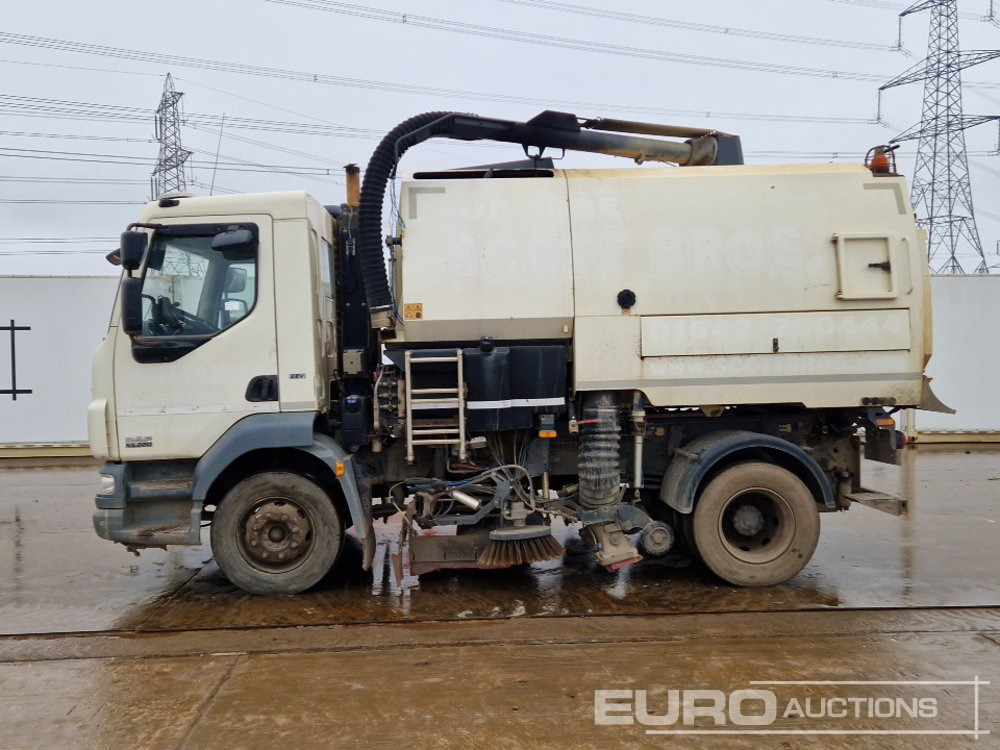 2013 DAF LF55.220 - Spazzatrice stradale: foto 2 2013 DAF LF55.220 - Spazzatrice stradale: foto 2