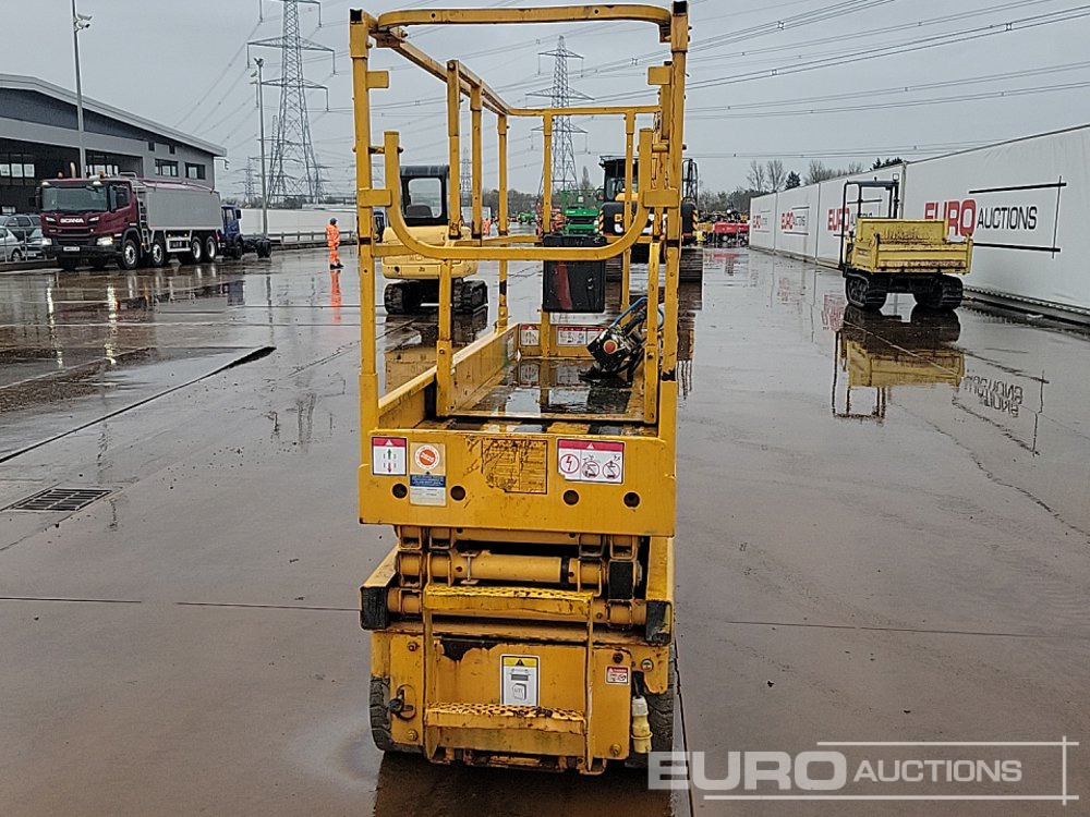 2014 Haulotte Compact 8 - Piattaforma a pantografo: foto 4 2014 Haulotte Compact 8 - Piattaforma a pantografo: foto 4