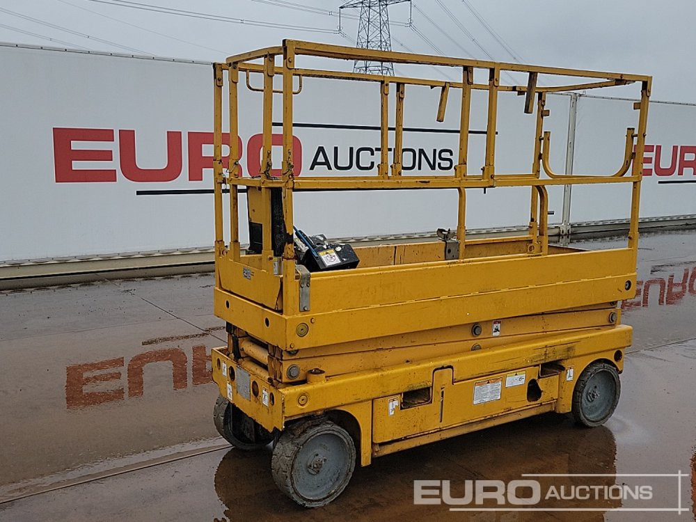 2014 Haulotte Compact 8 - Piattaforma a pantografo: foto 1 2014 Haulotte Compact 8 - Piattaforma a pantografo: foto 1