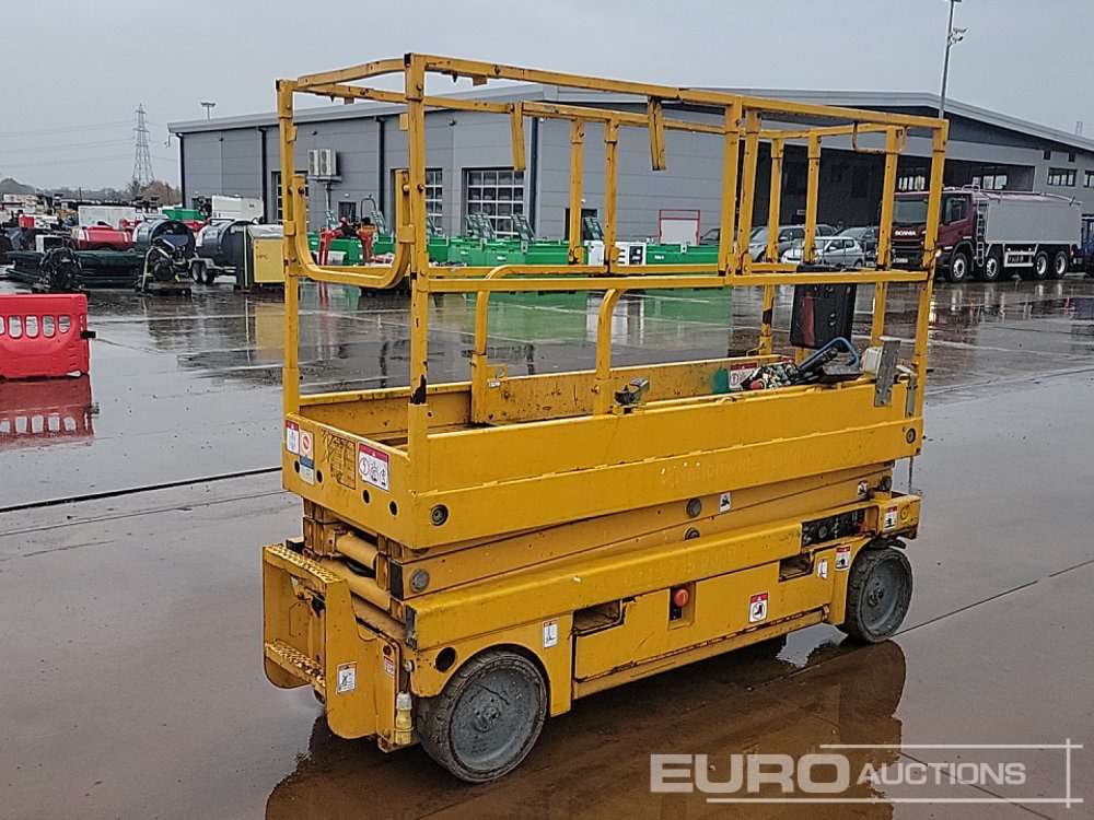 2014 Haulotte Compact 8 - Piattaforma a pantografo: foto 5 2014 Haulotte Compact 8 - Piattaforma a pantografo: foto 5