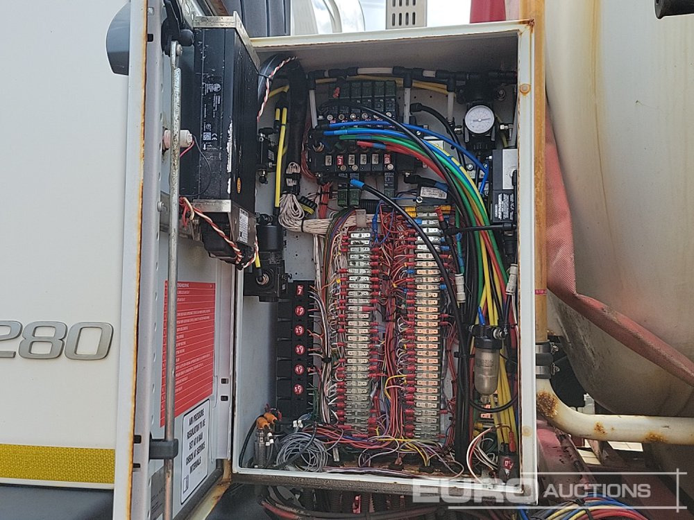 Camion cisterna 2015 Volvo FL280: foto 14