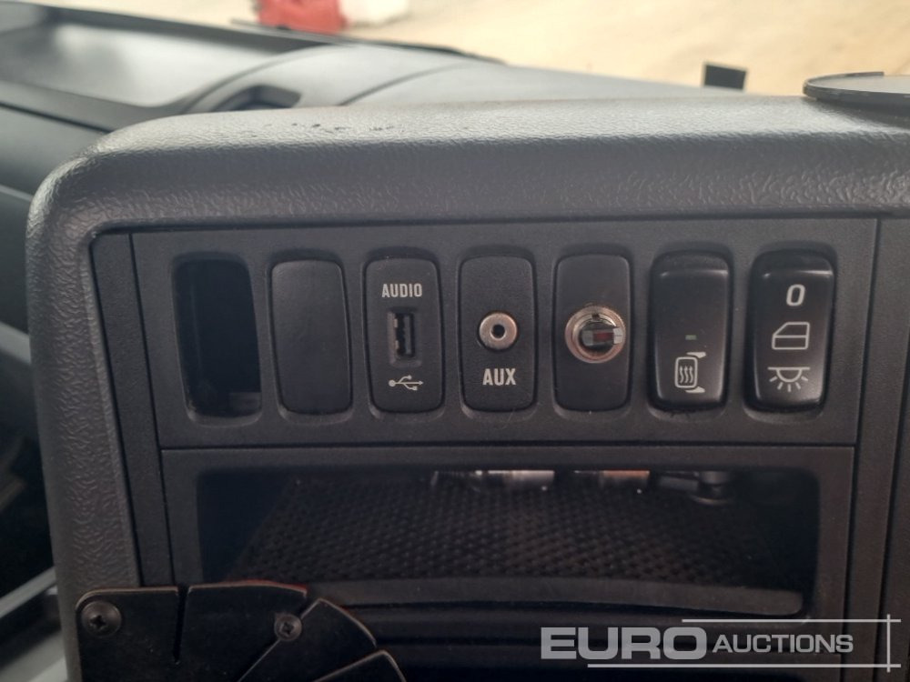 Autocarro con pianale/ Cassone fisso per il trasporto di mezzi pesanti 2016 Scania P370: foto 37