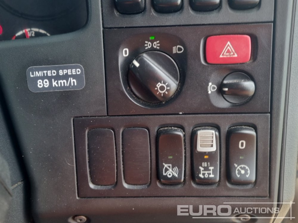 Autocarro con pianale/ Cassone fisso per il trasporto di mezzi pesanti 2016 Scania P370: foto 33
