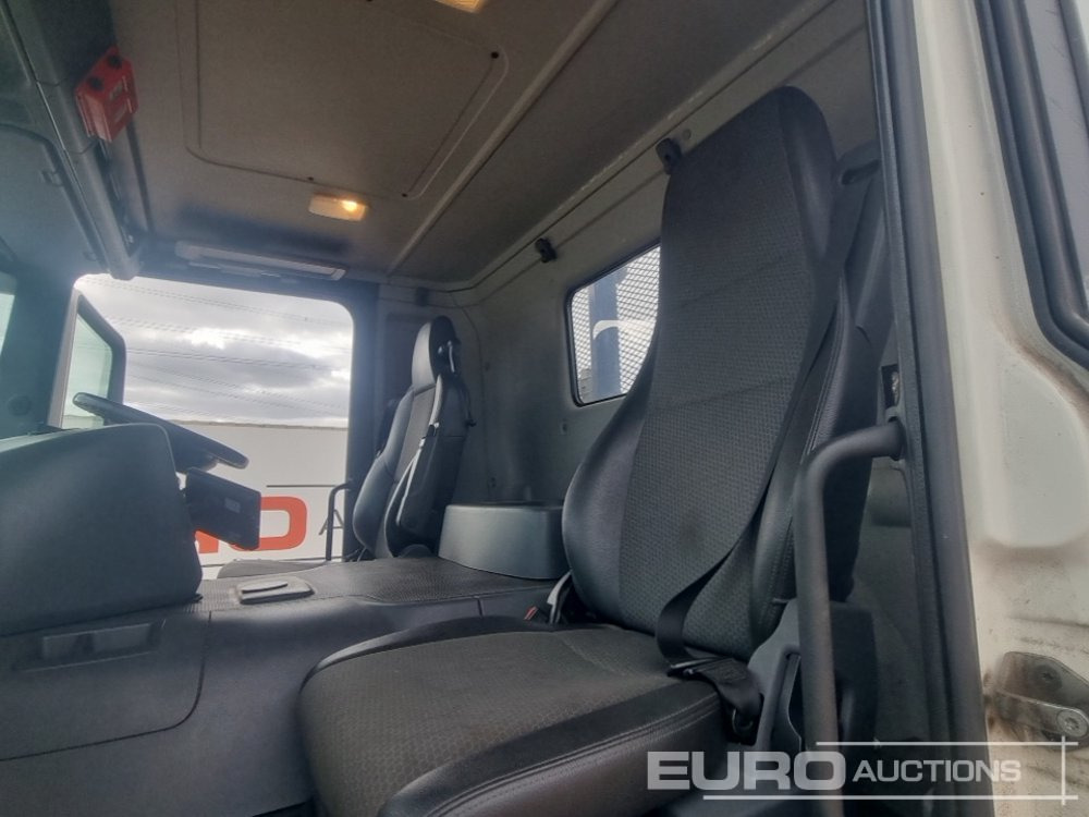 Autocarro con pianale/ Cassone fisso per il trasporto di mezzi pesanti 2016 Scania P370: foto 29