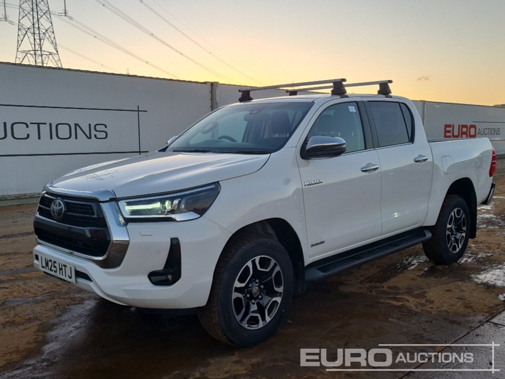 2025 Toyota Hilux Invincible - Pick-up: foto 1 2025 Toyota Hilux Invincible - Pick-up: foto 1