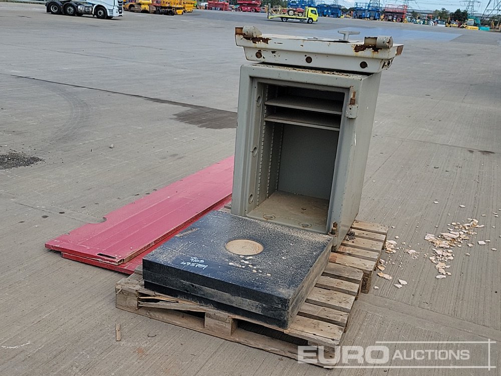 Aluminium Dropside Side Panels (2 of), Hiab Outrigger Feet (3 of), Chubb Key Safe - Attrezzatura da costruzione: foto 1 Aluminium Dropside Side Panels (2 of), Hiab Outrigger Feet (3 of), Chubb Key Safe - Attrezzatura da costruzione: foto 1