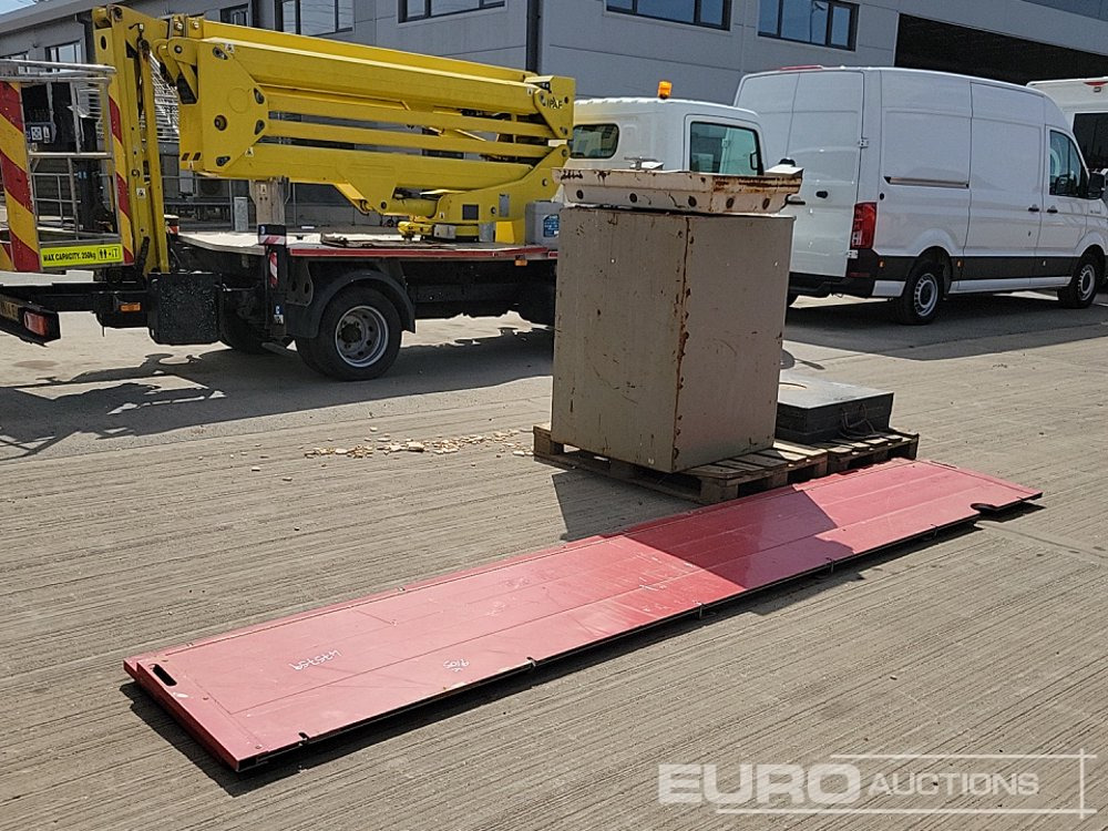 Aluminium Dropside Side Panels (2 of), Hiab Outrigger Feet (3 of), Chubb Key Safe - Attrezzatura da costruzione: foto 5 Aluminium Dropside Side Panels (2 of), Hiab Outrigger Feet (3 of), Chubb Key Safe - Attrezzatura da costruzione: foto 5