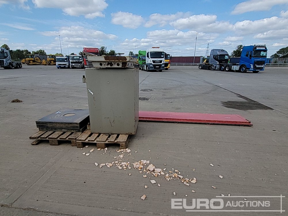 Aluminium Dropside Side Panels (2 of), Hiab Outrigger Feet (3 of), Chubb Key Safe - Attrezzatura da costruzione: foto 2 Aluminium Dropside Side Panels (2 of), Hiab Outrigger Feet (3 of), Chubb Key Safe - Attrezzatura da costruzione: foto 2